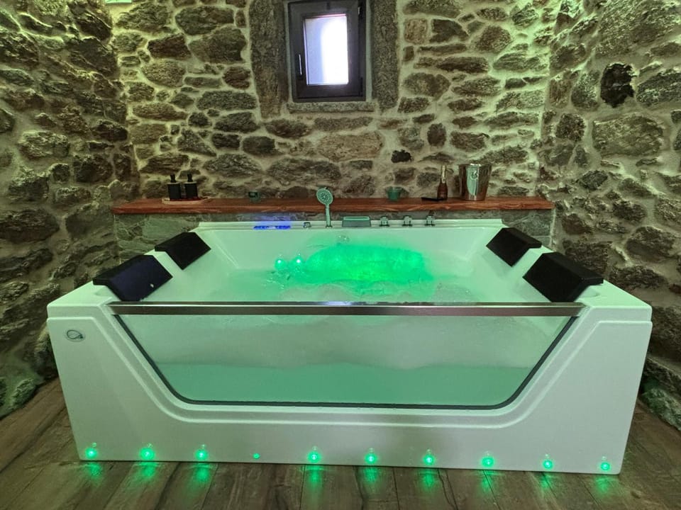 Hot Tub, Hot Tub