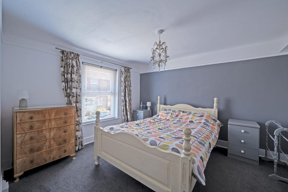 3 Bed House - Sleeps 5 - Garden - Pets - Parking House in Wealden District
