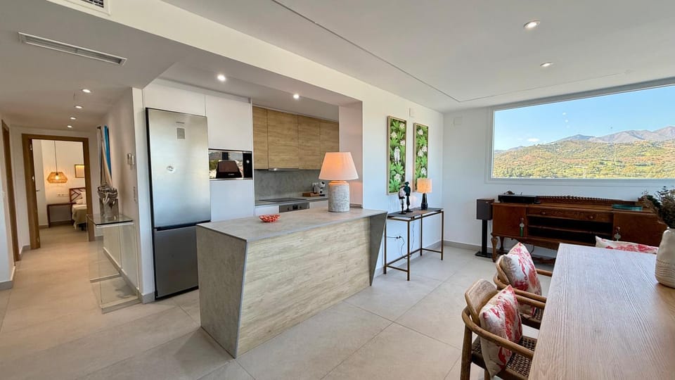 Natural landscape, Kitchen or kitchenette, Dining area, Mountain view, oven