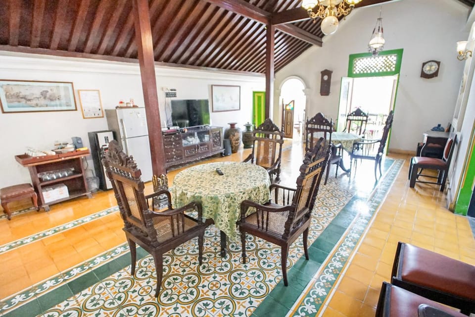 Communal lounge/ TV room, TV and multimedia, Seating area, Dining area