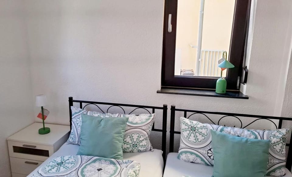 Studio mit Küche und eigenem Eingang hinter dem Haus Apartment in Heilbronn