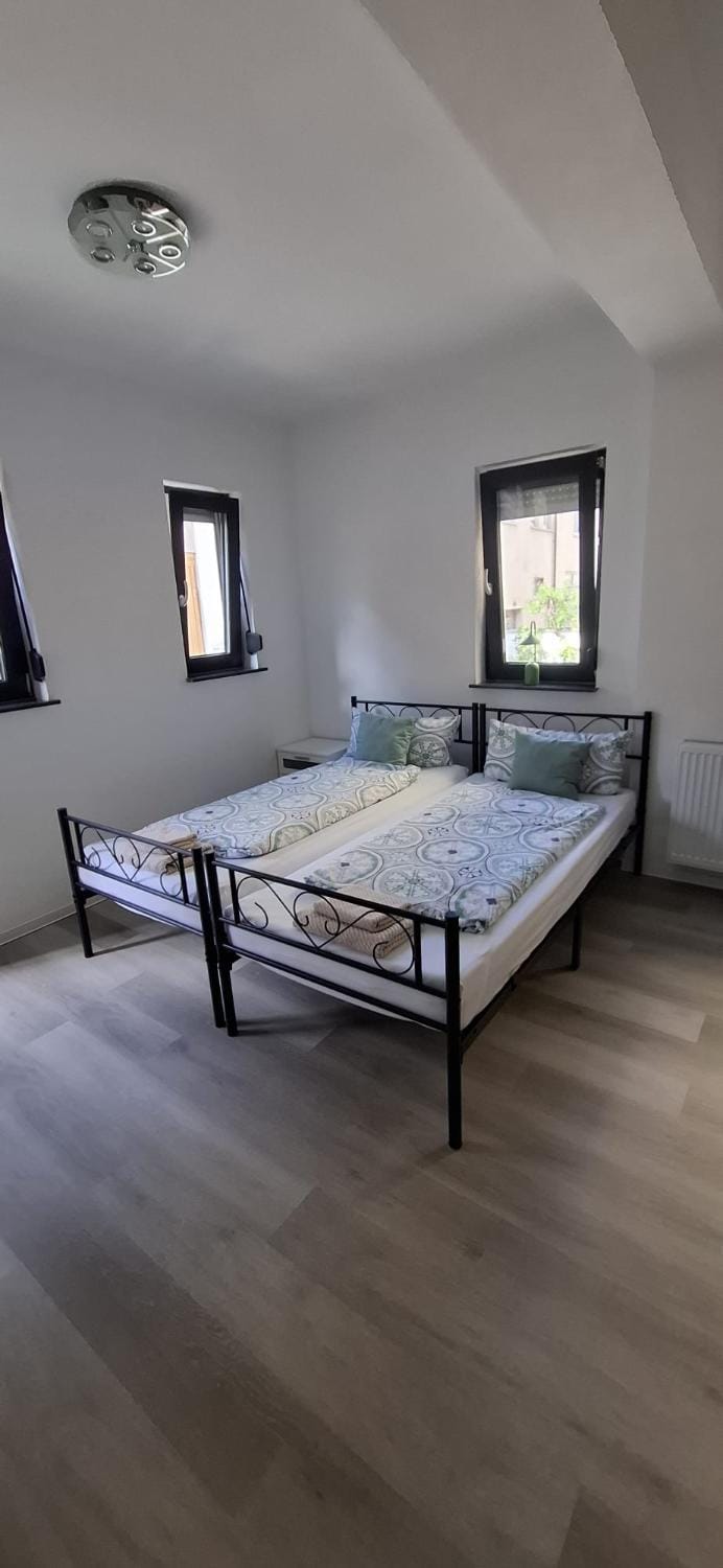Studio mit Küche und eigenem Eingang hinter dem Haus Apartment in Heilbronn