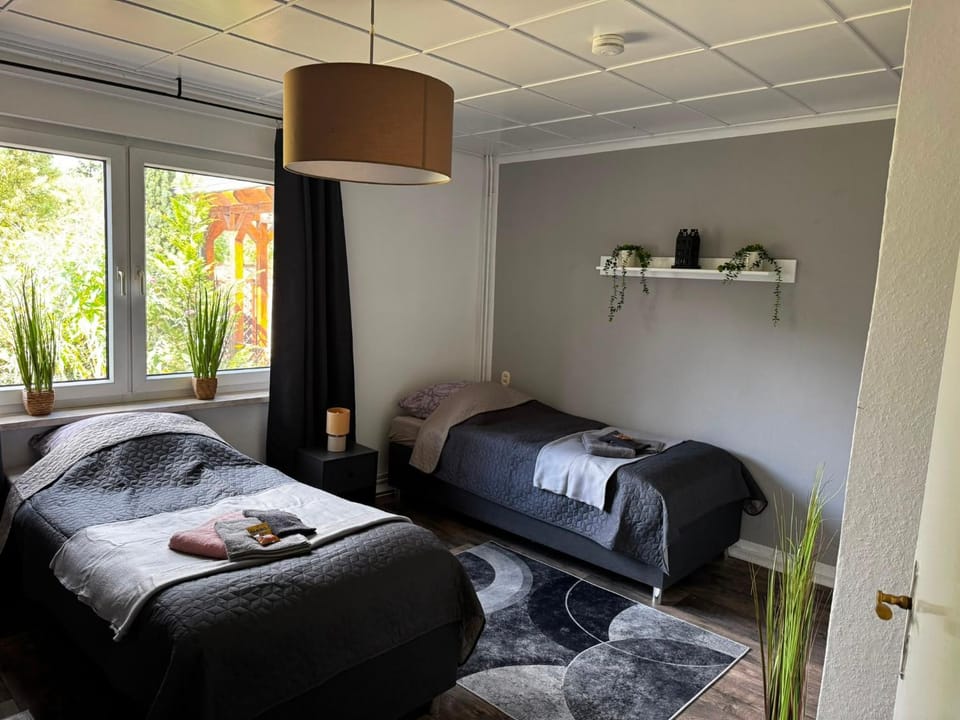 Bed, Photo of the whole room, Seating area, Bedroom