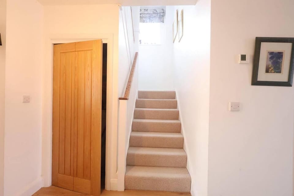 Cosy - 4 Bathrooms - Driveway - Work & Leisure House in The Royal Town of Sutton Coldfield