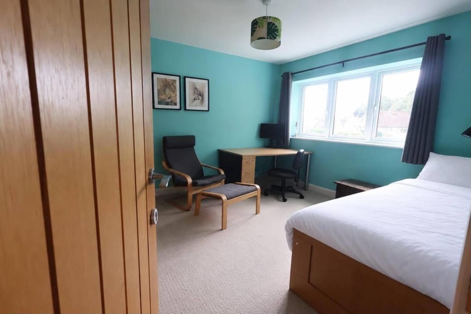 Cosy - 4 Bathrooms - Driveway - Work & Leisure House in The Royal Town of Sutton Coldfield