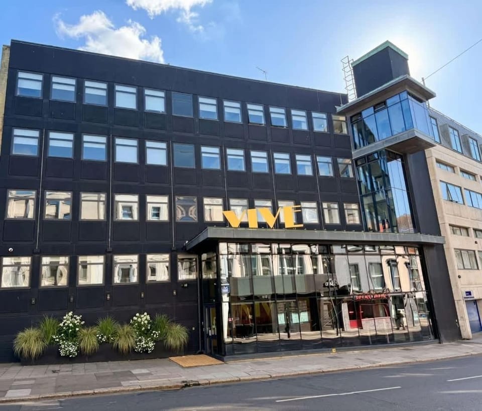 Central Hastings Modern Mezzanine Studio nr Beach Apartment in Hastings