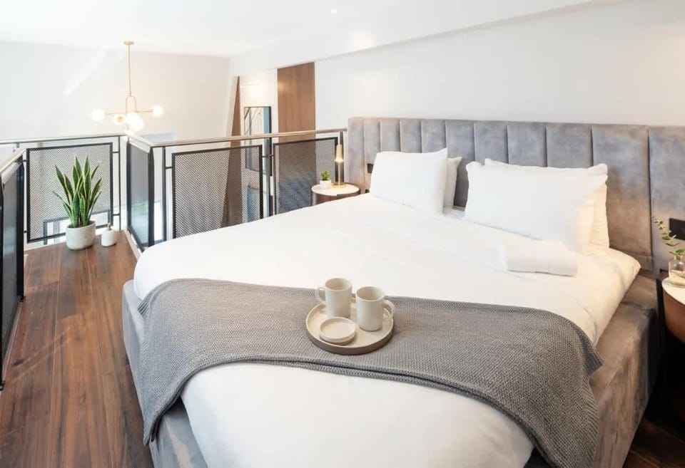 Central Hastings Modern Mezzanine Studio nr Beach Apartment in Hastings