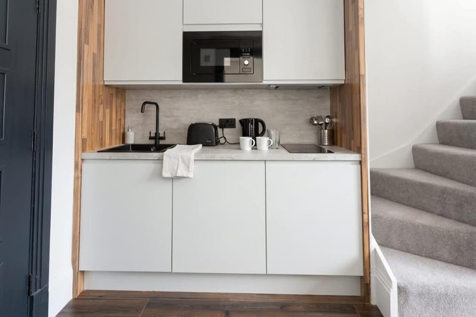 Central Hastings Modern Mezzanine Studio nr Beach Apartment in Hastings