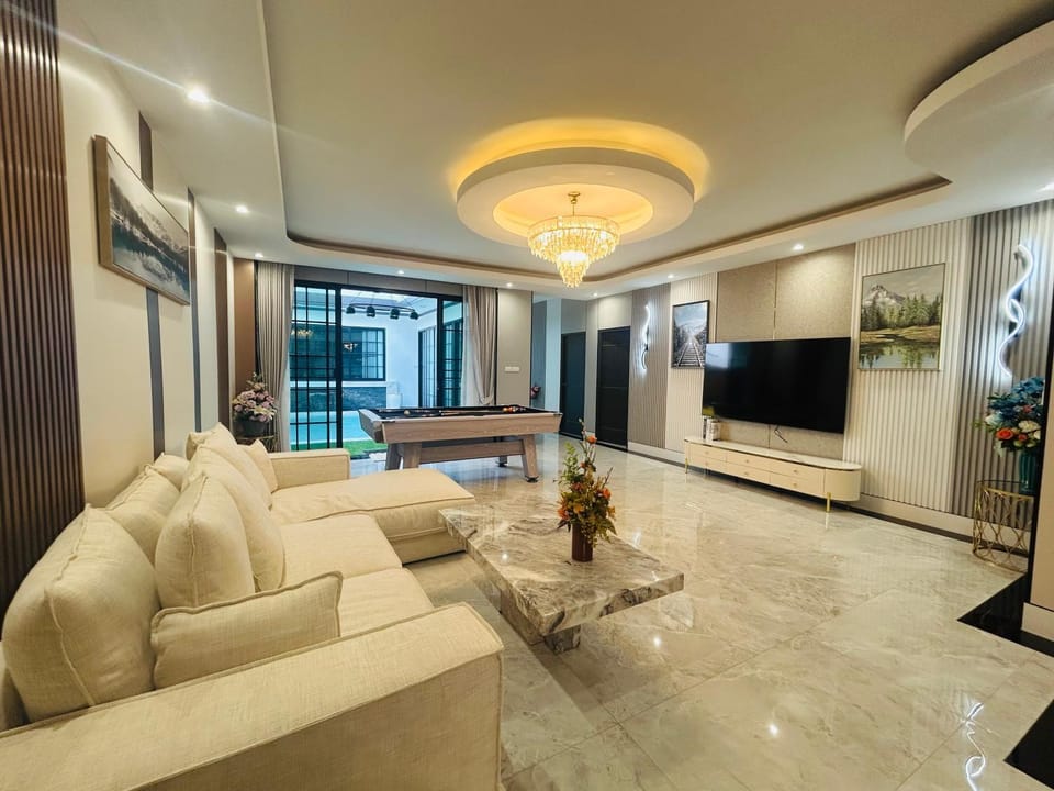 Communal lounge/ TV room, TV and multimedia, Living room, Evening entertainment