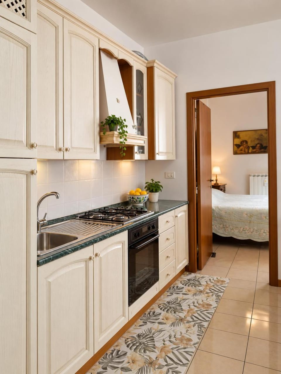 Bed, Kitchen or kitchenette, Bedroom