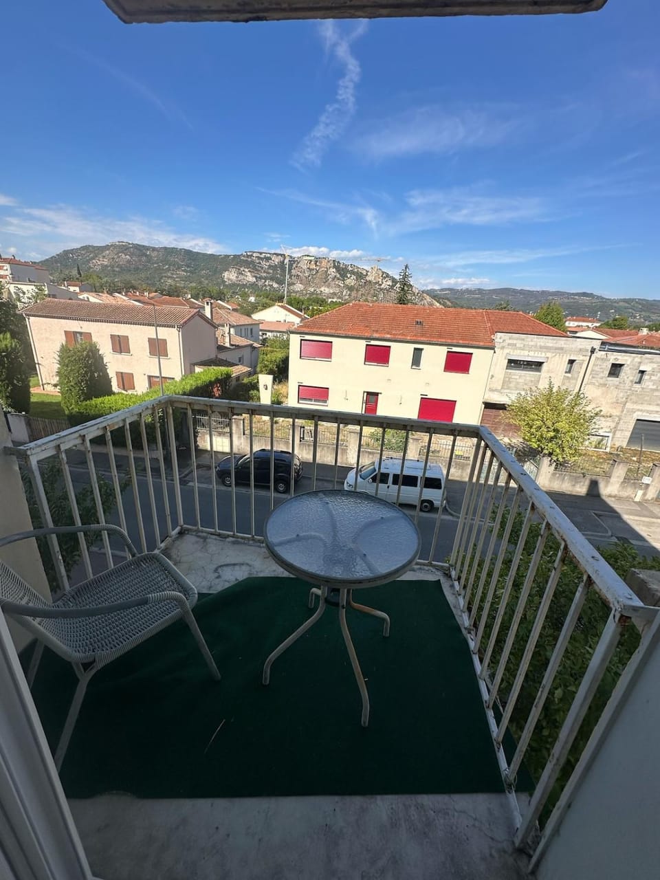 Appartement Lumineux vue sur le Château de Crussol Apartment in Valence