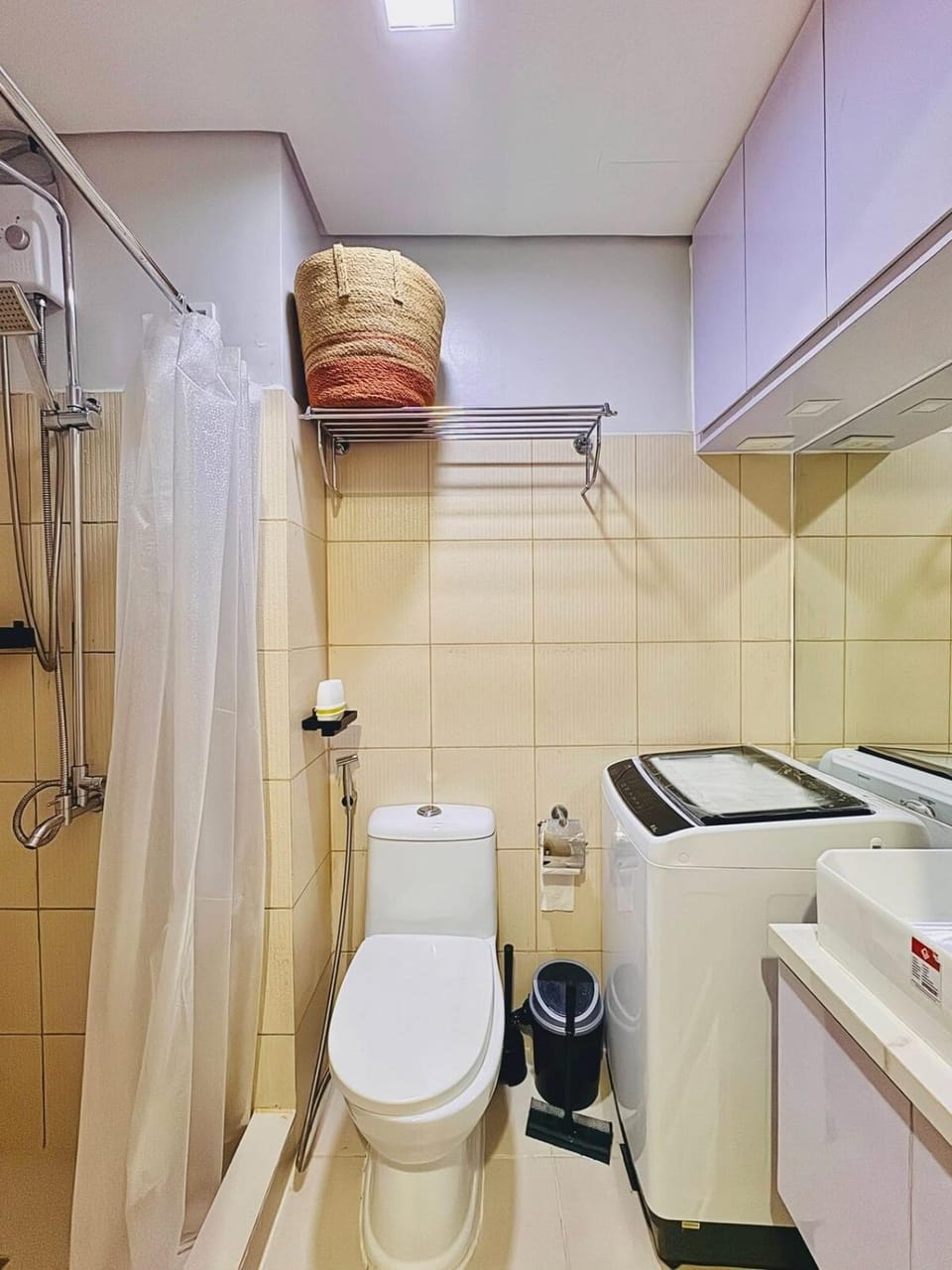 Mid century at Grass Residences staycation Apartment in Quezon City