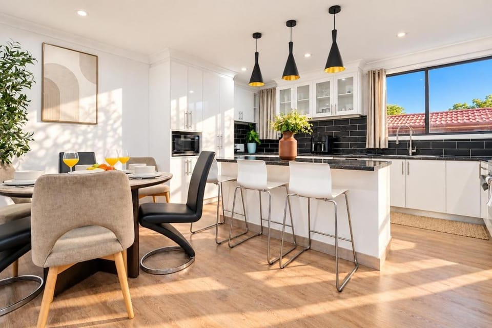 Premium 3BR Family Escape - Brand New Luxury House - Near Parks House in Sydney