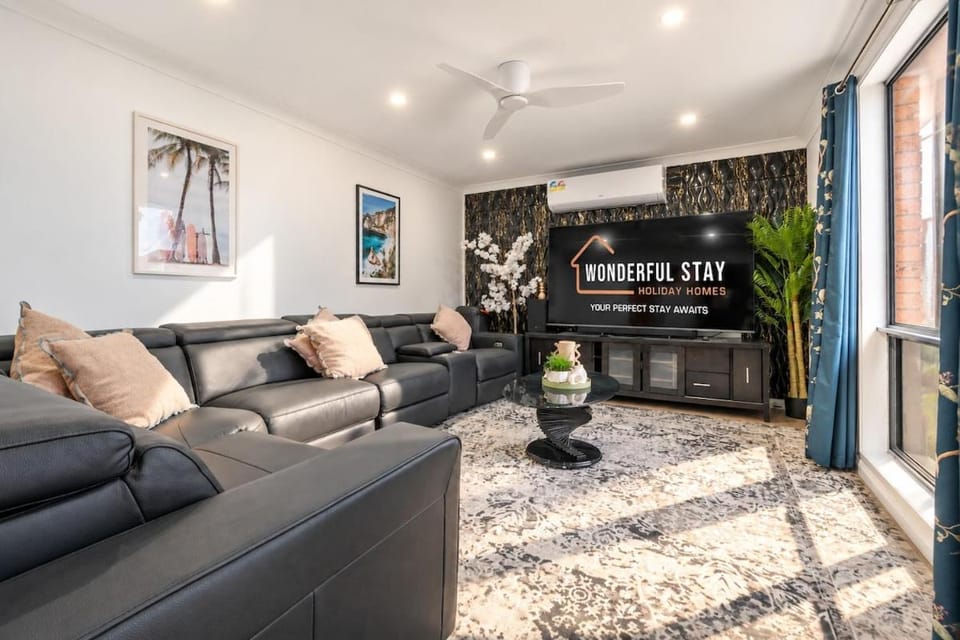 Premium 3BR Family Escape - Brand New Luxury House - Near Parks House in Sydney