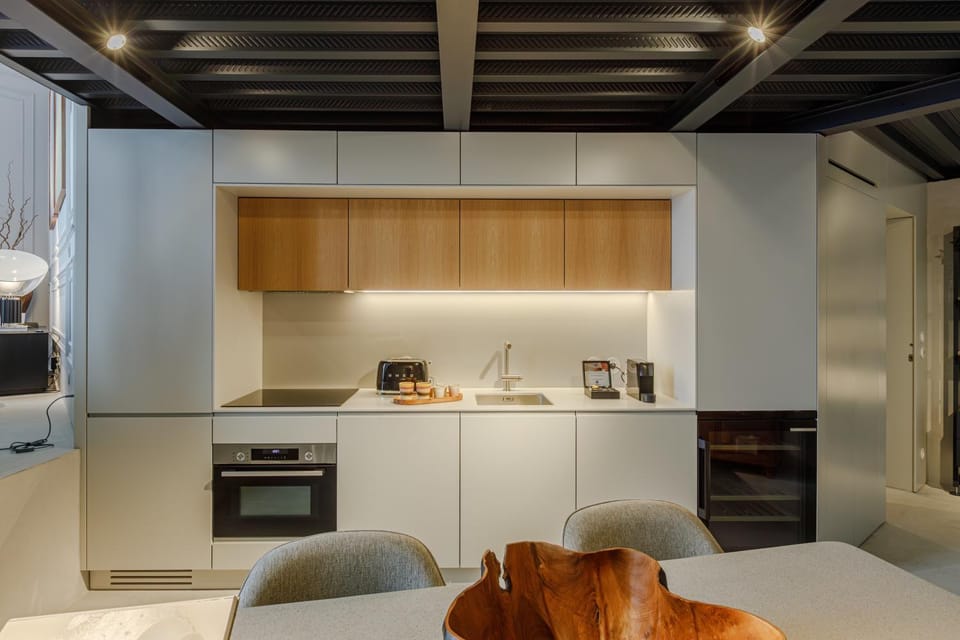 Kitchen or kitchenette, minibar, oven, stove, kitchen