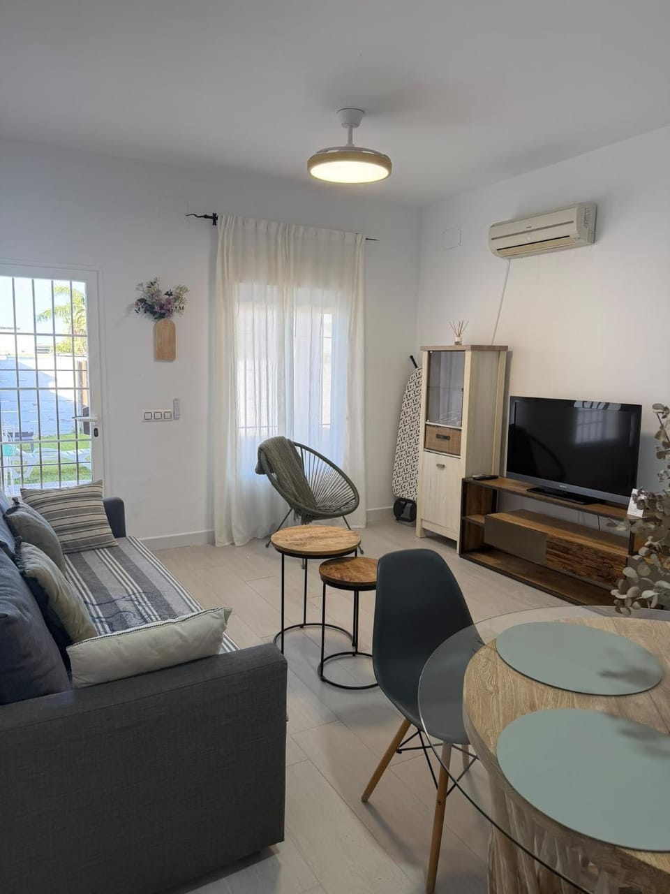 Casa la Pinta con piscina compartida House in El Palmar de Vejer
