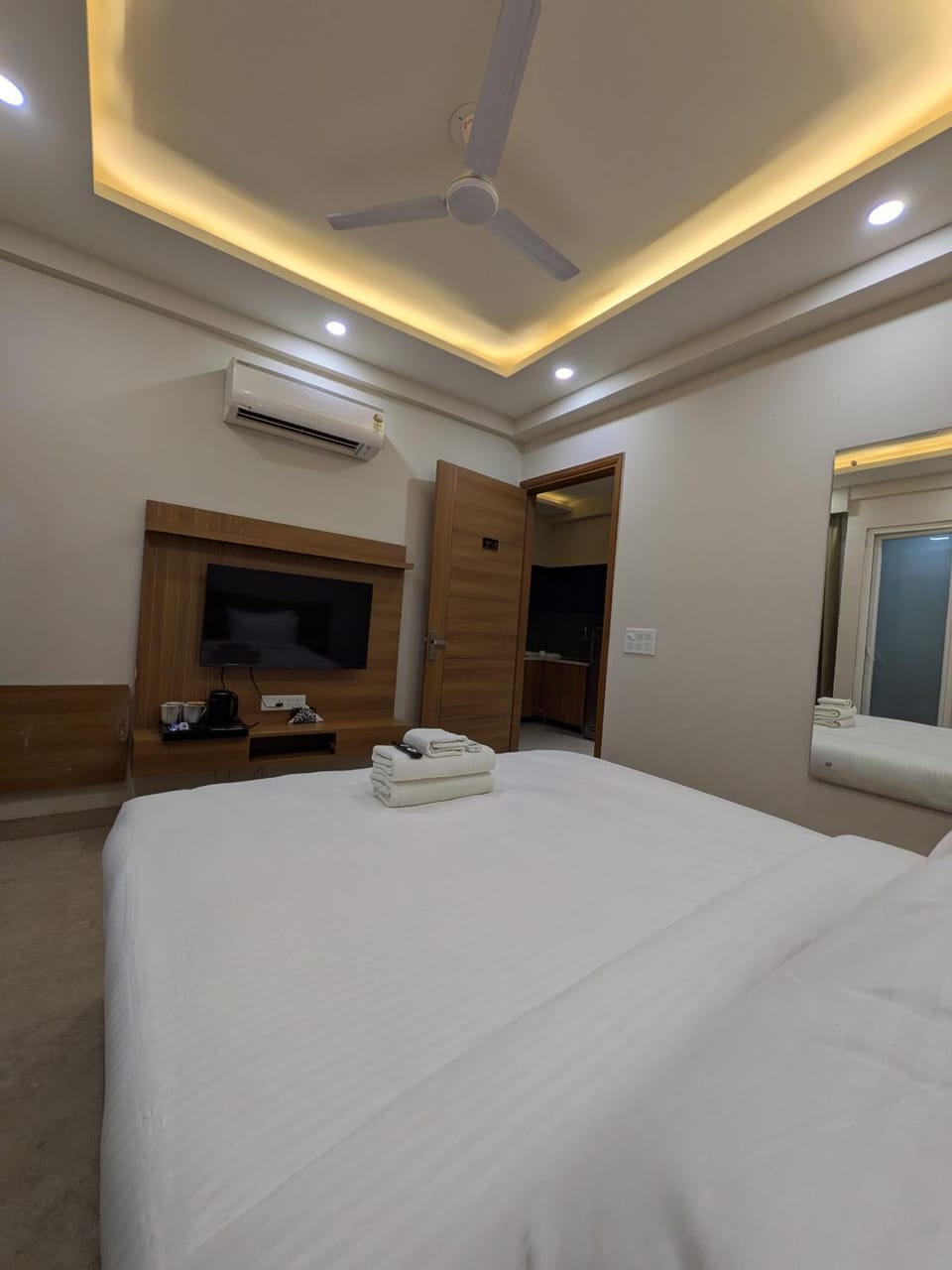 TV and multimedia, Bedroom, air conditioner