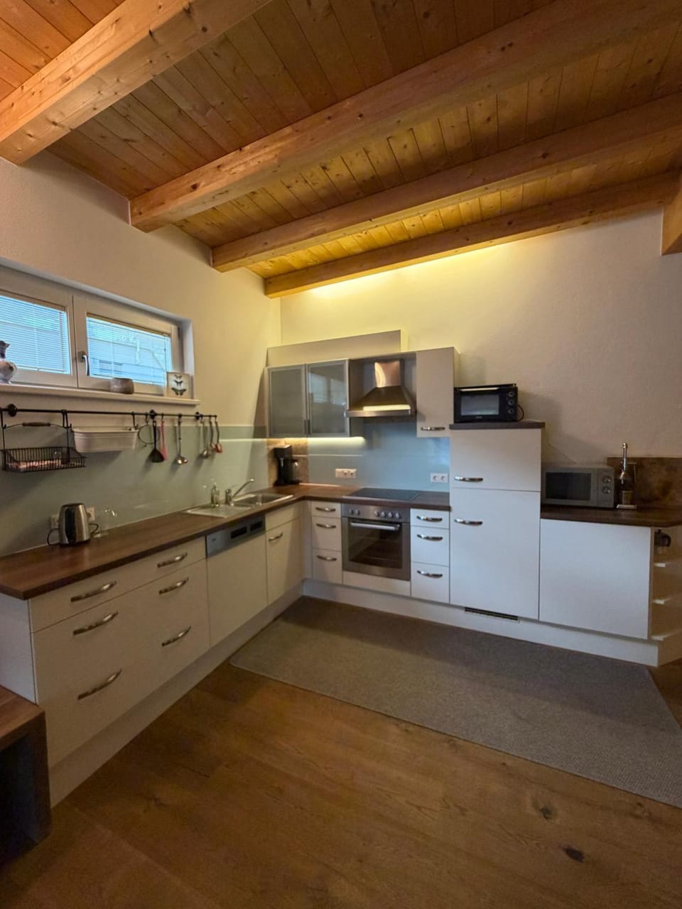 Property building, Kitchen or kitchenette, Living room