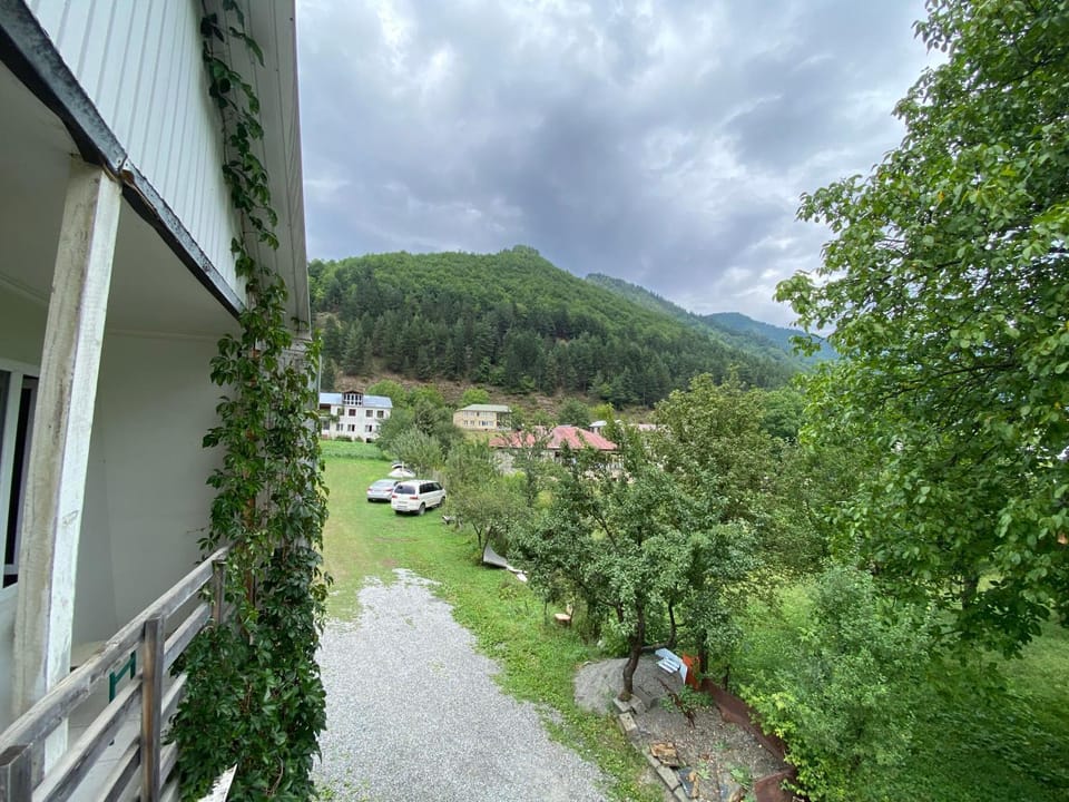 Property building, Day, Neighbourhood, Natural landscape, Mountain view, Parking