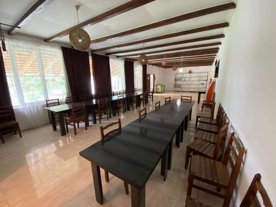 Restaurant/places to eat, Banquet/Function facilities, Seating area