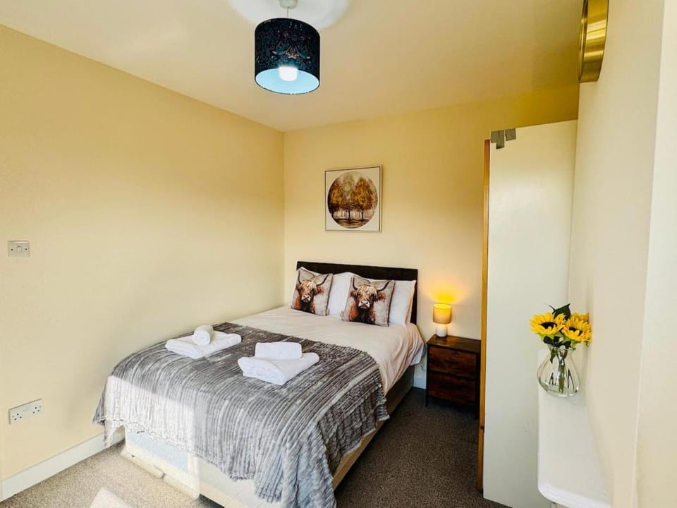 Home Sweet Home - Lovely 3BR in the best Location House in Slough