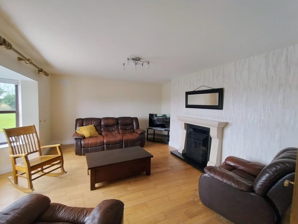 TV and multimedia, Living room, Family