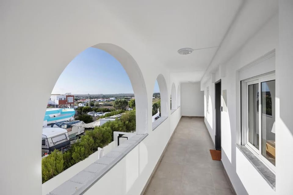 Property building, Balcony/Terrace, Balcony/Terrace