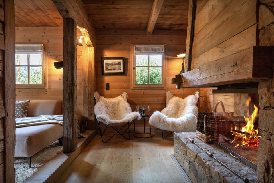Seating area, fireplace