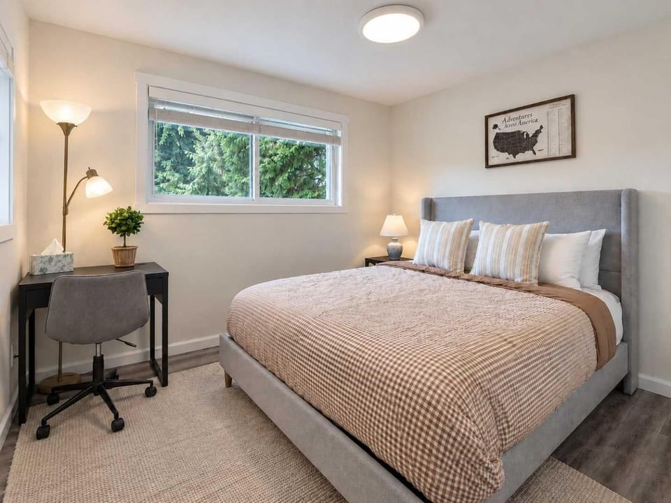 Bellevues 3BR Modern Farm House with Fenced Yard House in Bellevue