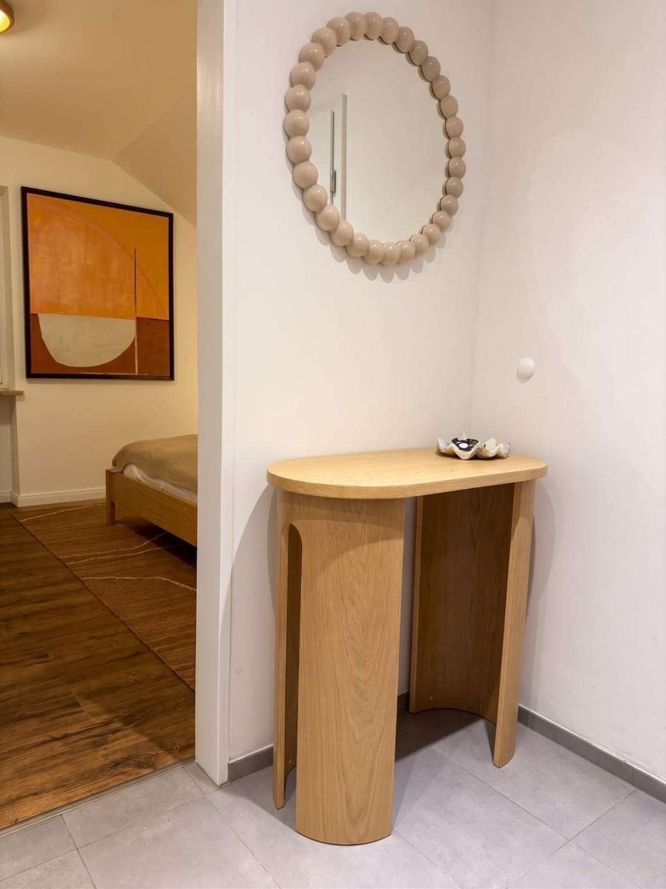 Photo of the whole room, Bedroom