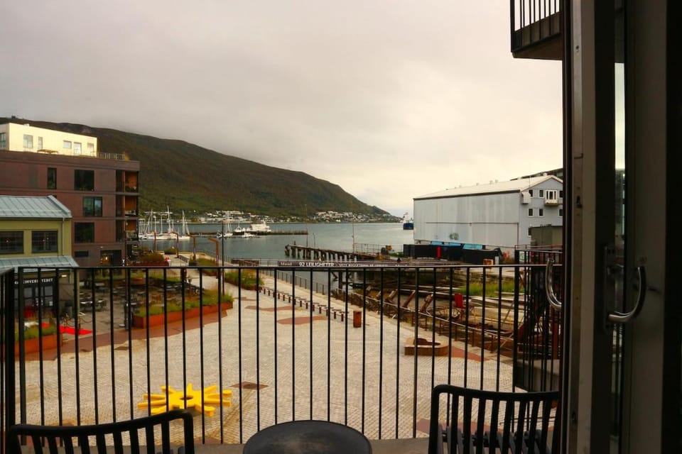 Sea view 2-bedroom at Vervet, central Tromsø Apartment in Tromso