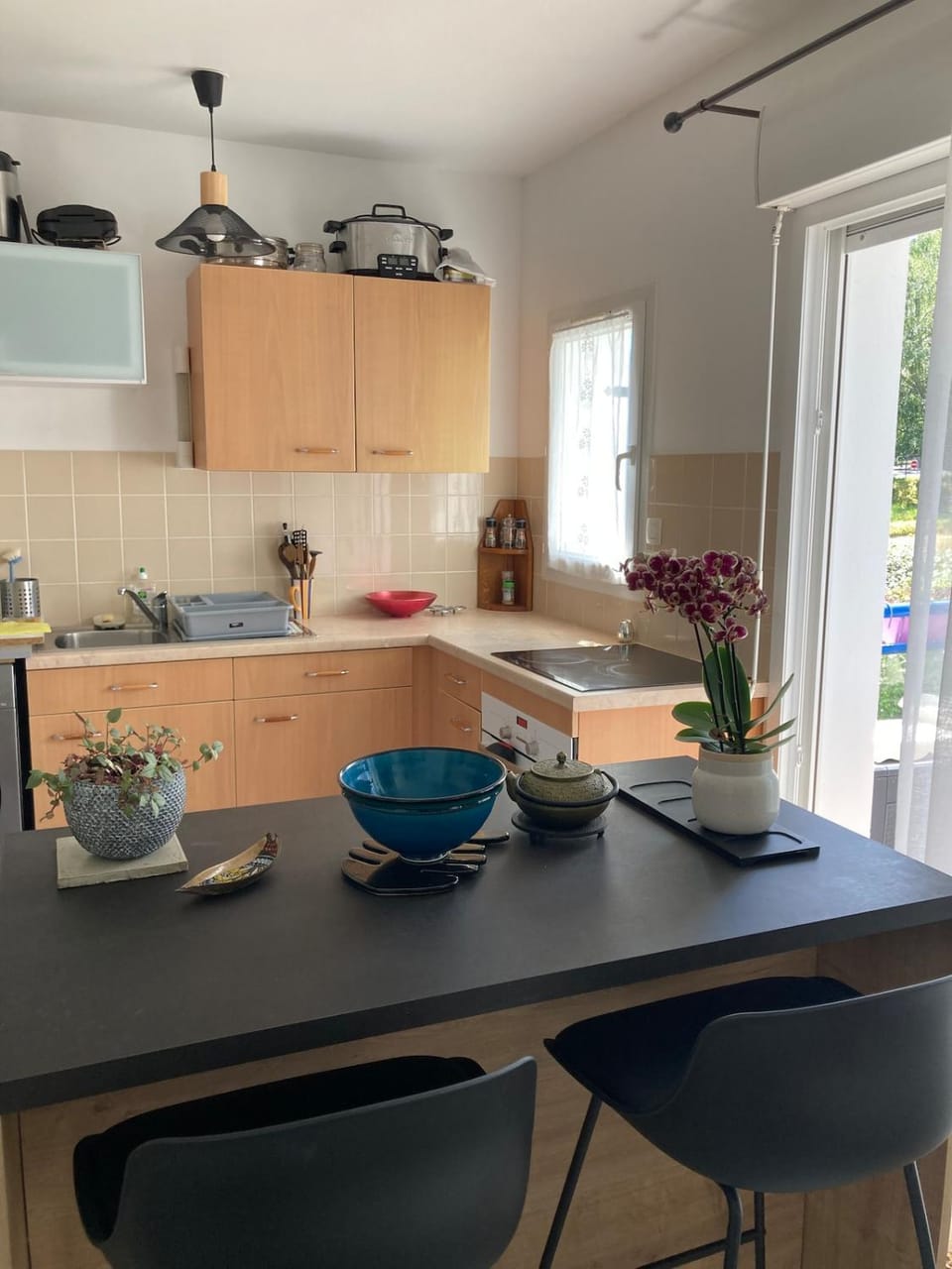 Kitchen or kitchenette, Dining area