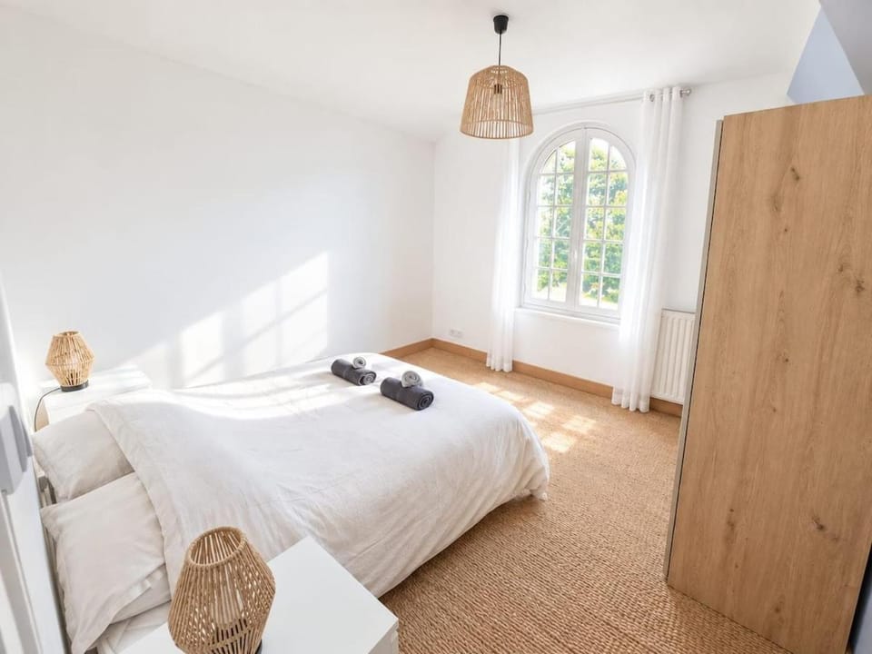 Bed, Photo of the whole room