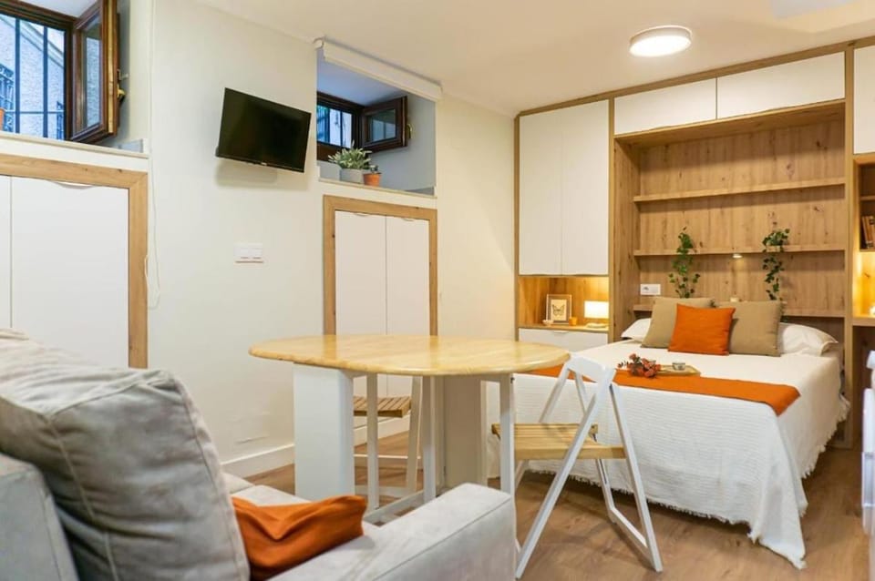 Boutique apartment next to the Cathedral and the Giralda Apartment in Seville