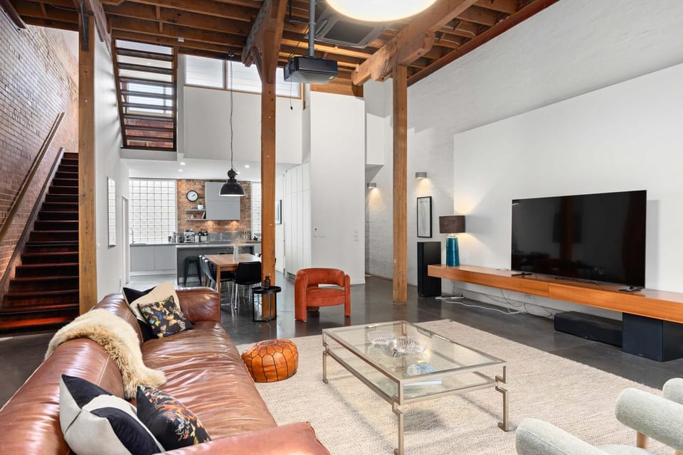 Brick & Beam - Heritage Warehouse Richmond House in Melbourne