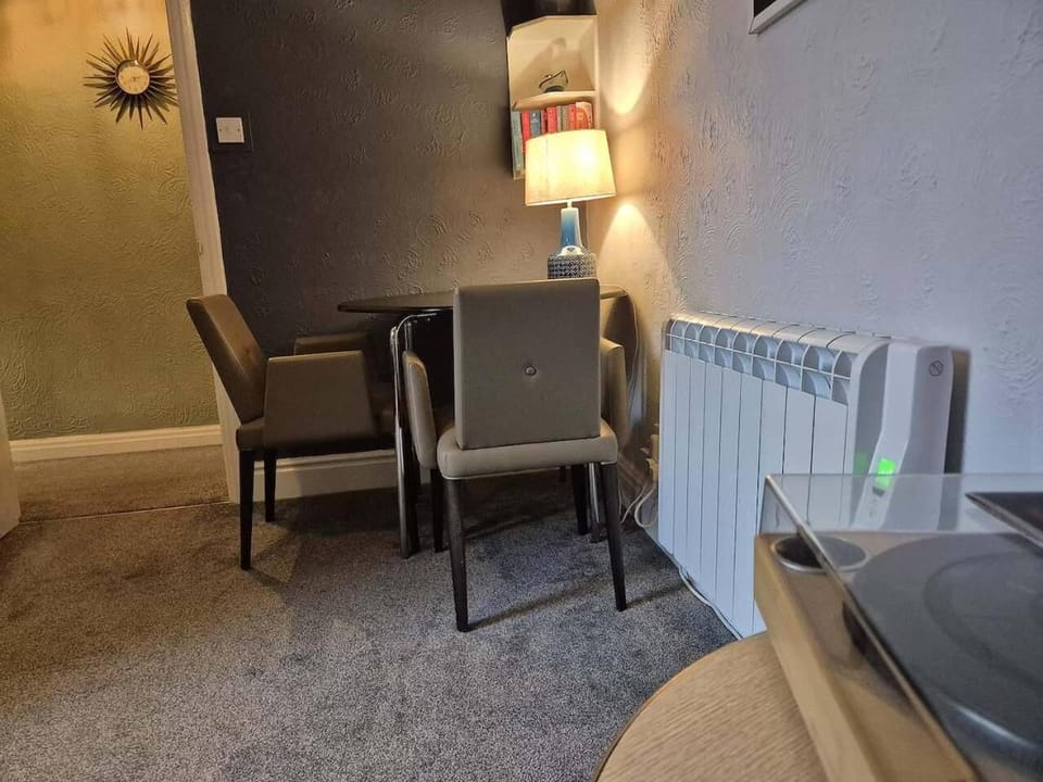 Seating area, Dining area, heating