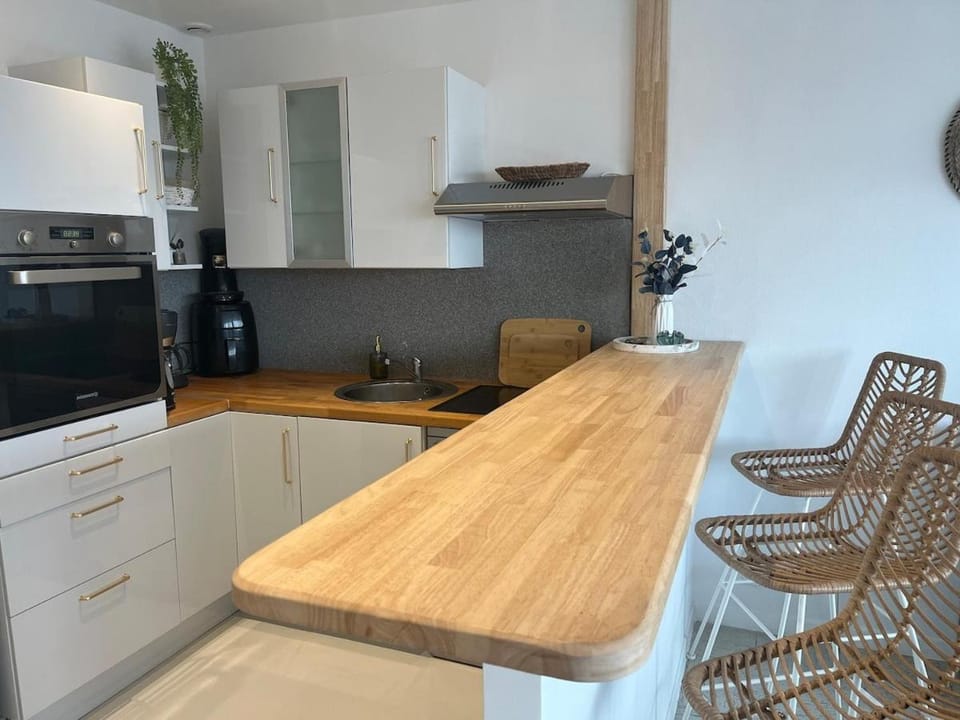 Kitchen or kitchenette, dishwasher, oven, stove
