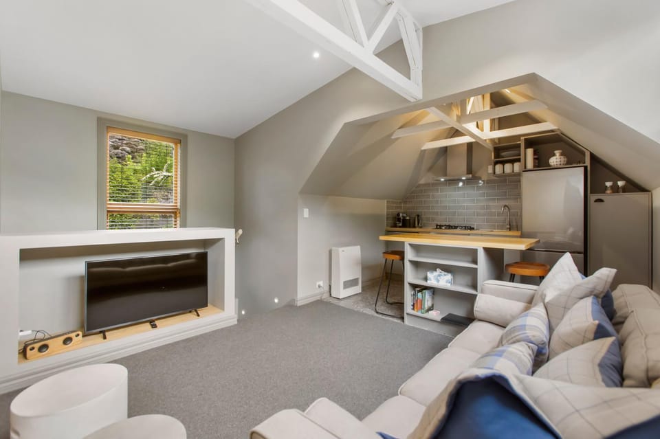Kitchen or kitchenette, Living room