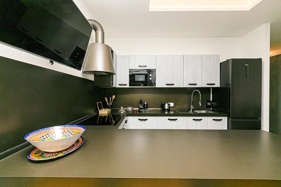 Design & Comfort with Fee Parking and AC Apartment in Chiavari