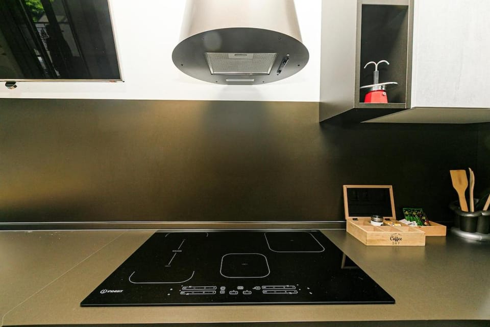 Design & Comfort with Fee Parking and AC Apartment in Chiavari