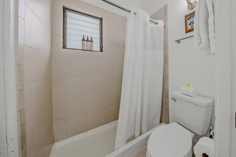 Shower, Toilet, Bathroom, Bath