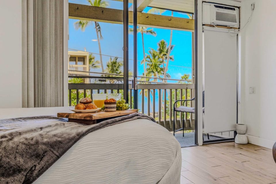 Patio, Bed, Balcony/Terrace, Bedroom, air conditioner