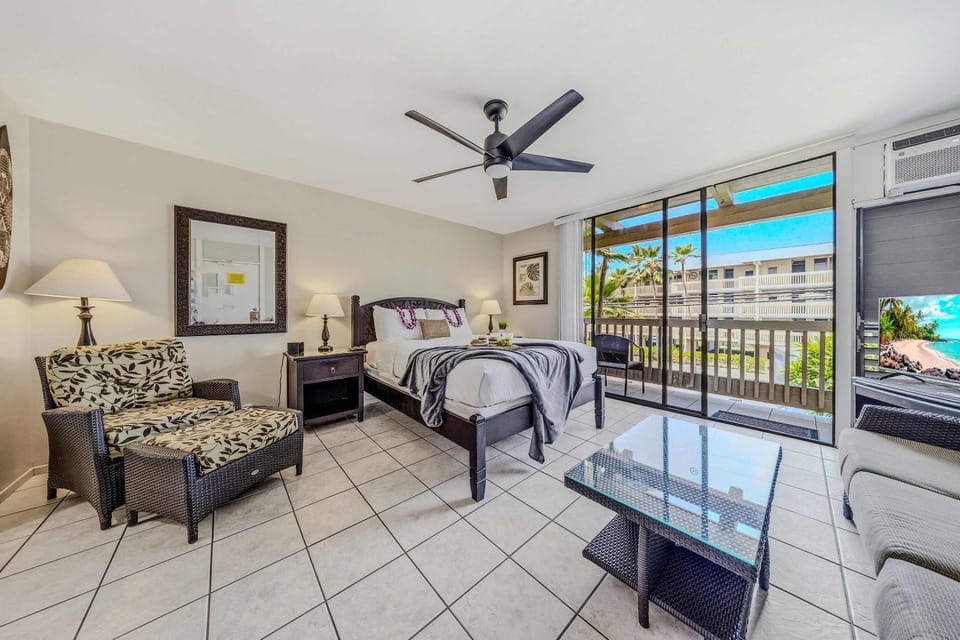 Patio, Bed, TV and multimedia, View (from property/room), Balcony/Terrace, Living room, Seating area