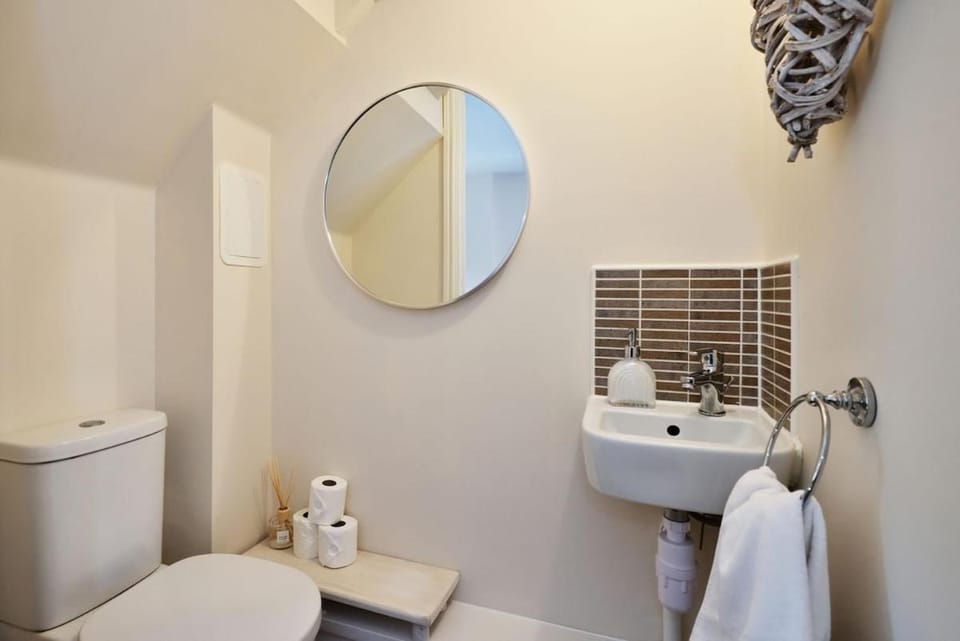 13D Heol Stradling House in Bridgend