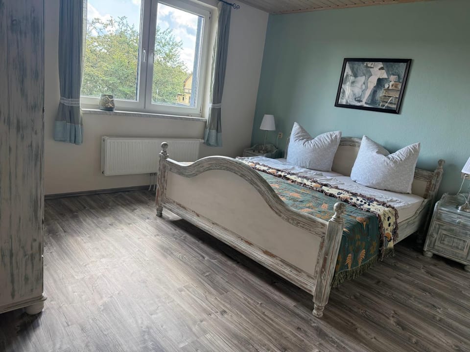 Photo of the whole room, Bedroom