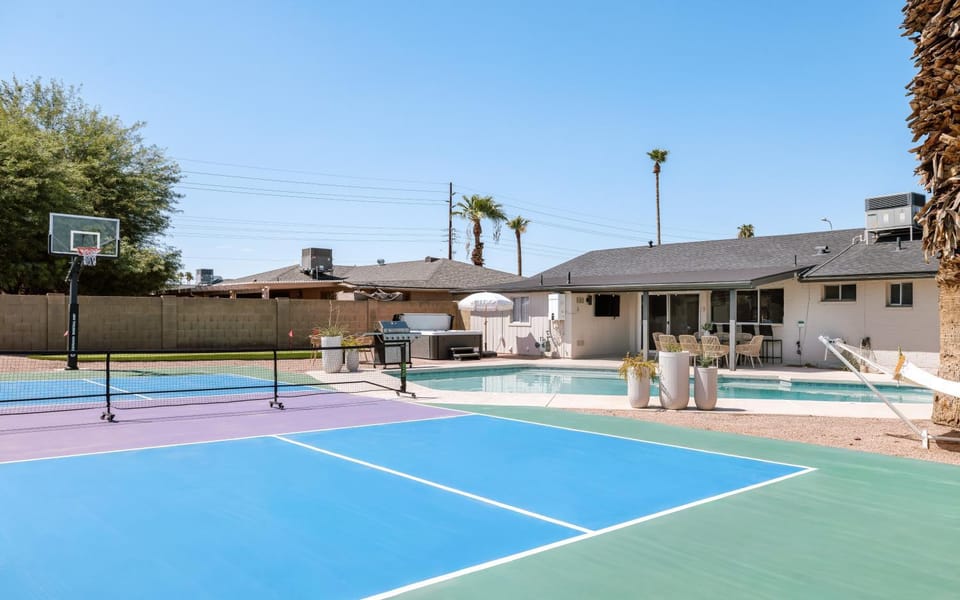 Patio, Garden, Swimming pool, Sports