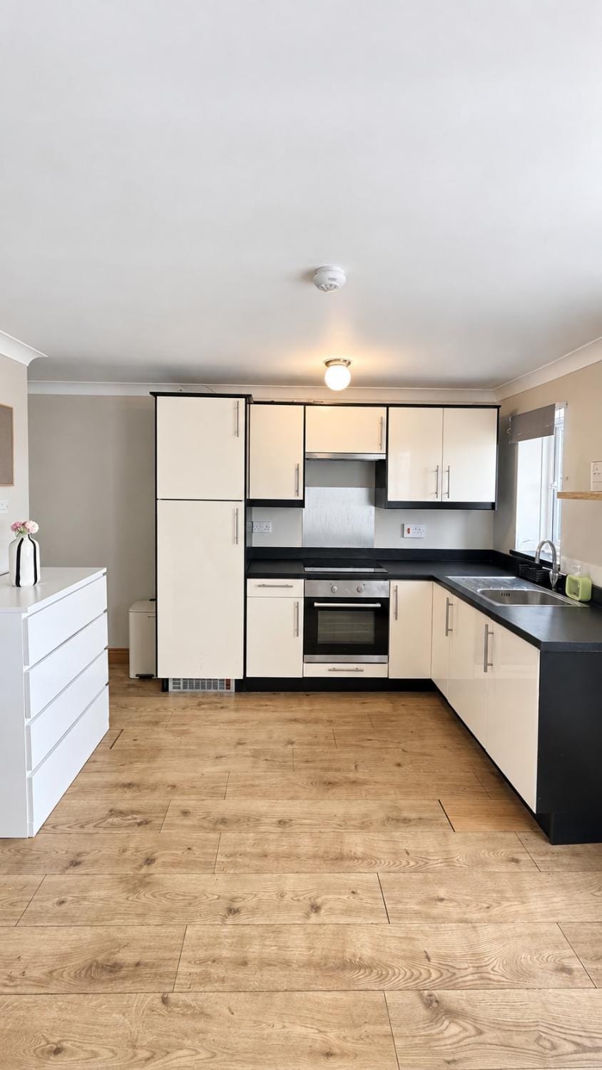 Kitchen or kitchenette, pet friendly, stove