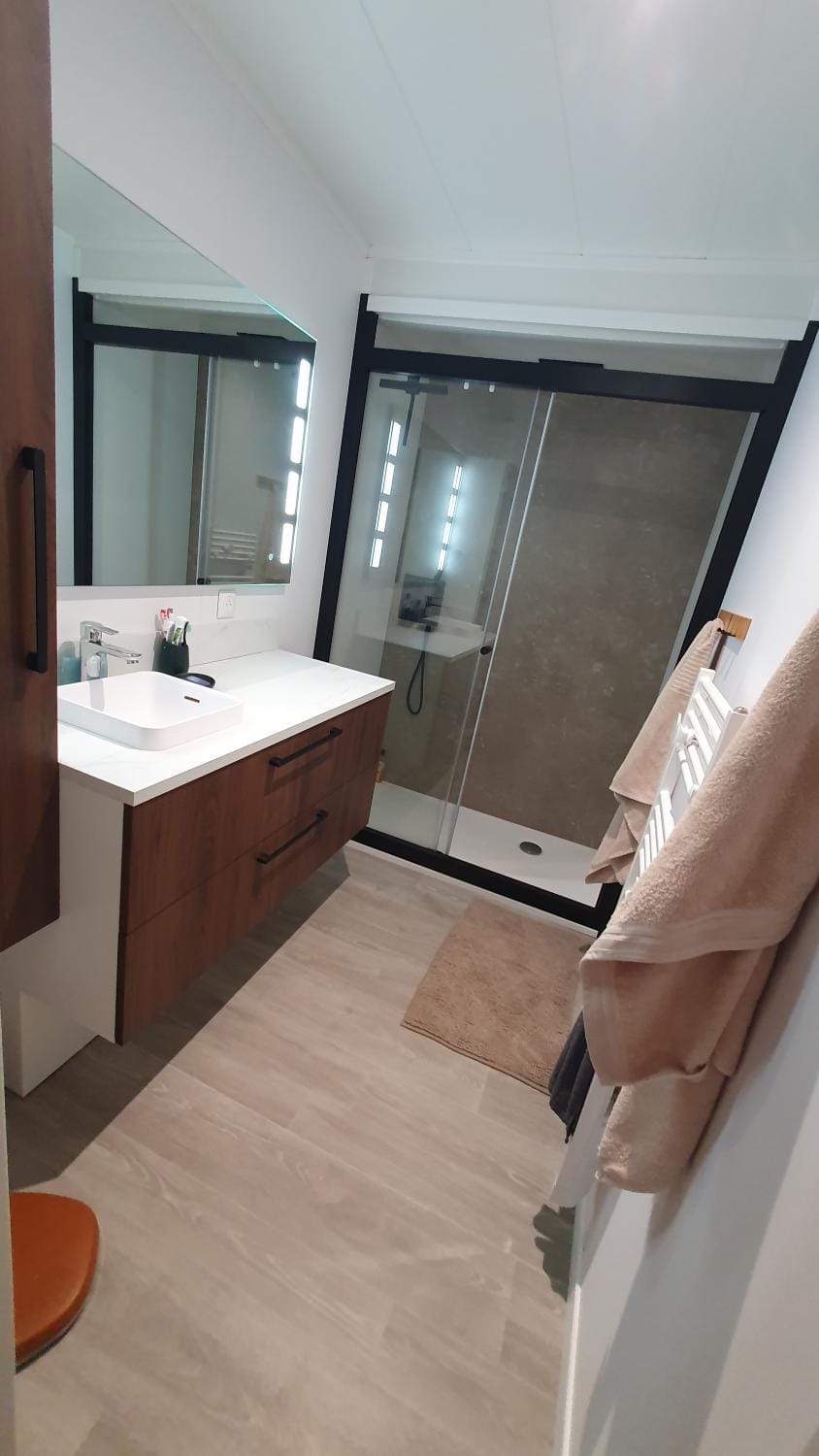 Shower, Bathroom, towels