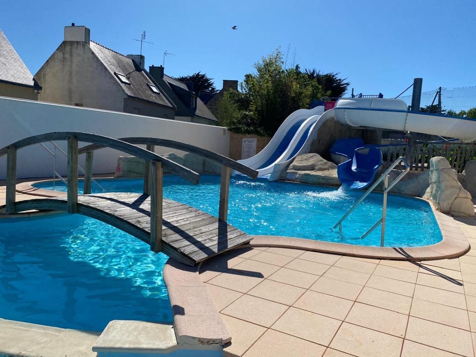 Swimming pool, Swimming pool