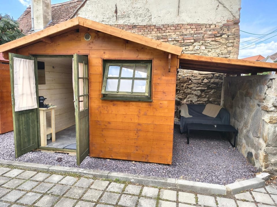Útulné chatičky Podyjí - Havraníky - klimatizované a vytápěné Campground/ 
RV Resort in South Moravian Region